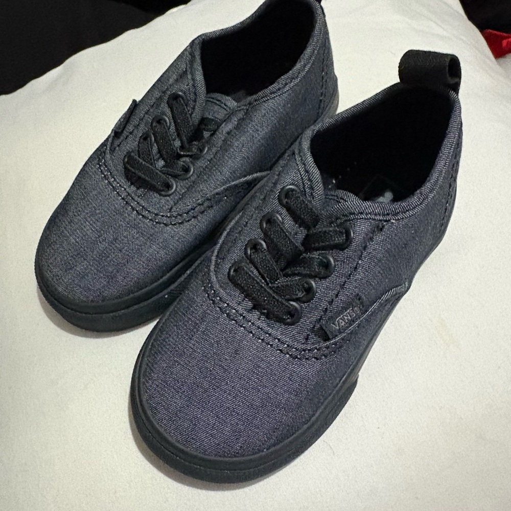 Vans Kids Black Canvas 6C